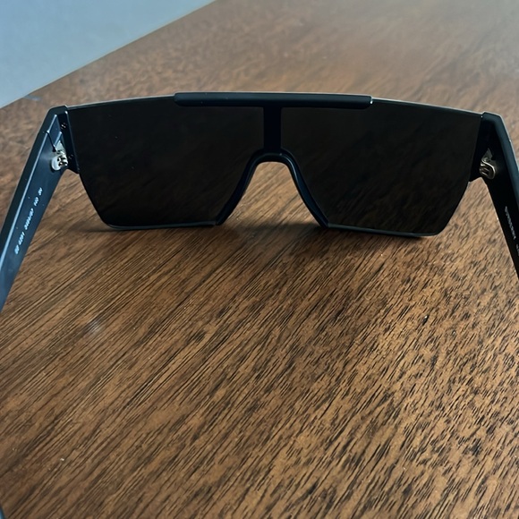 Burberry Shield Sunglasses - Picture 5 of 5